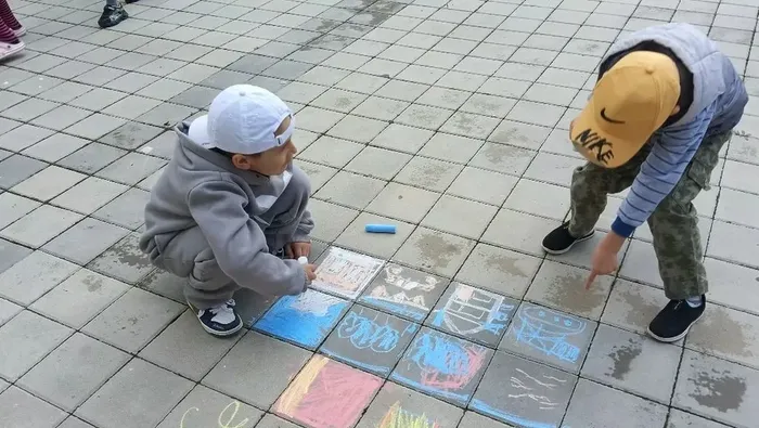 i (8)